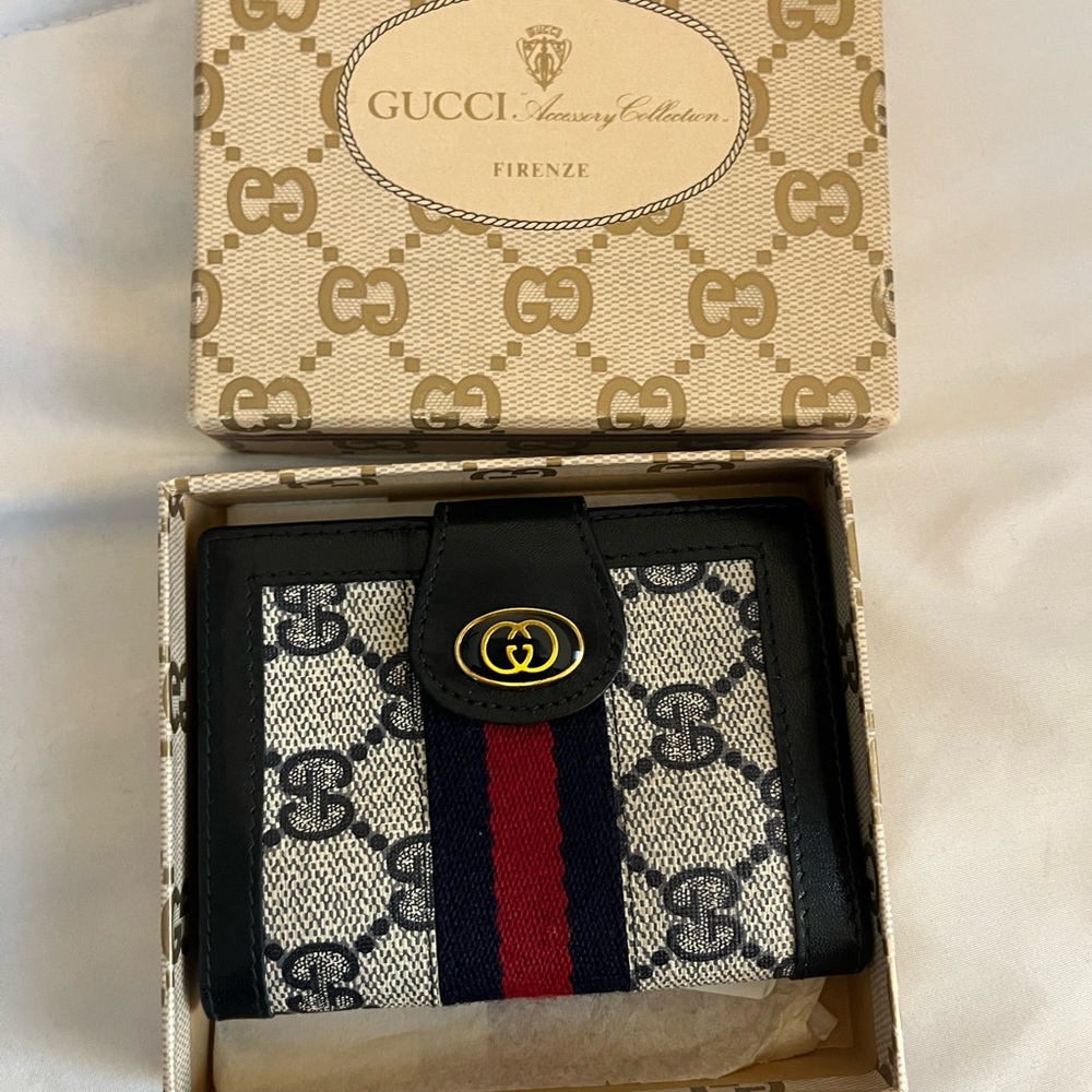 Gucci Black and Red Key Card Holder with Signature Design vintage
